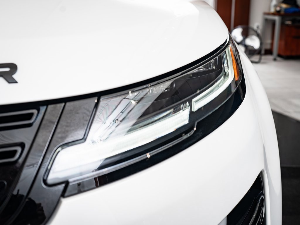2026 Land Rover Range Rover Evoque Dynamic SE photo 13