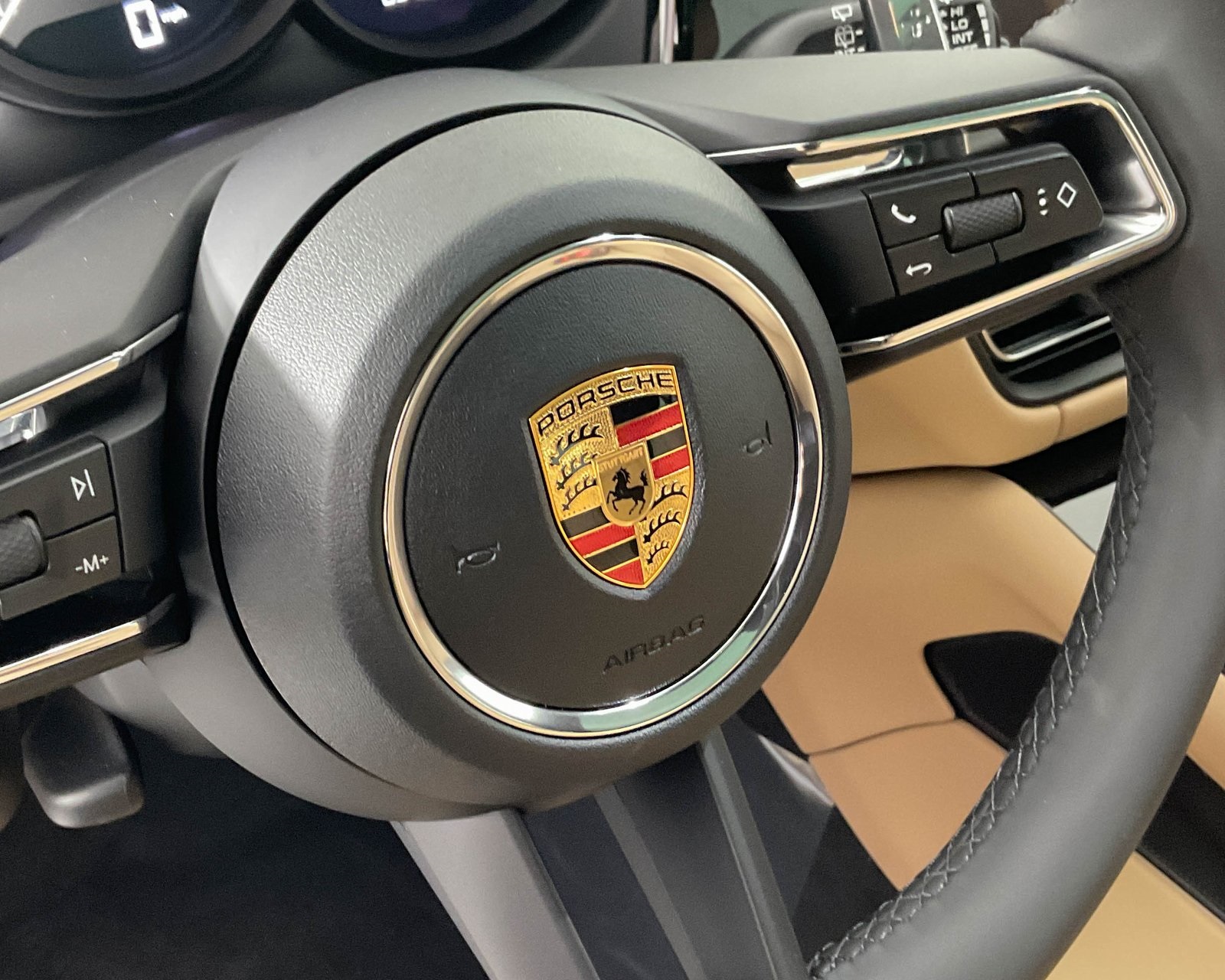 2026 Porsche Macan T photo 17