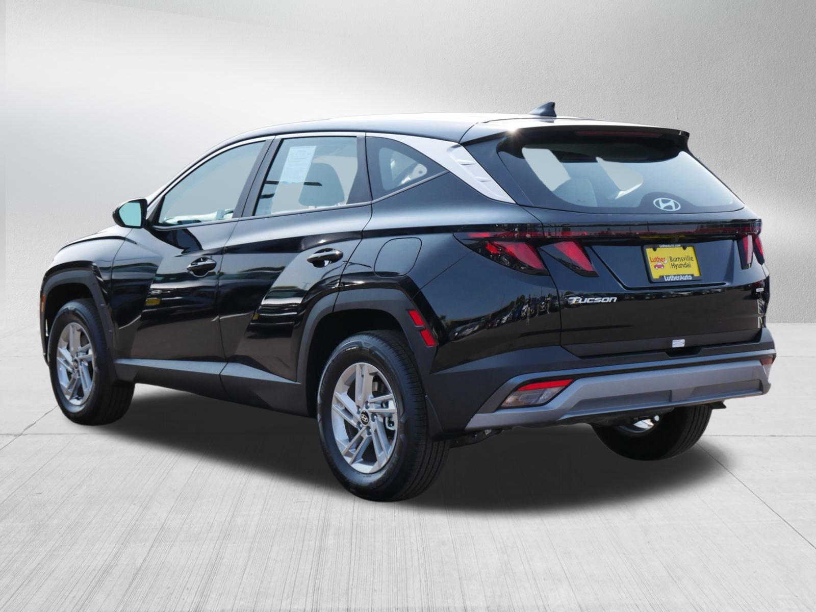 2025 Hyundai Tucson SE photo 4