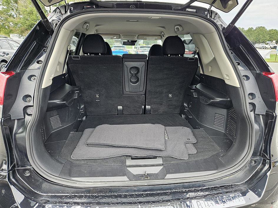 2019 Nissan Rogue SV photo 11