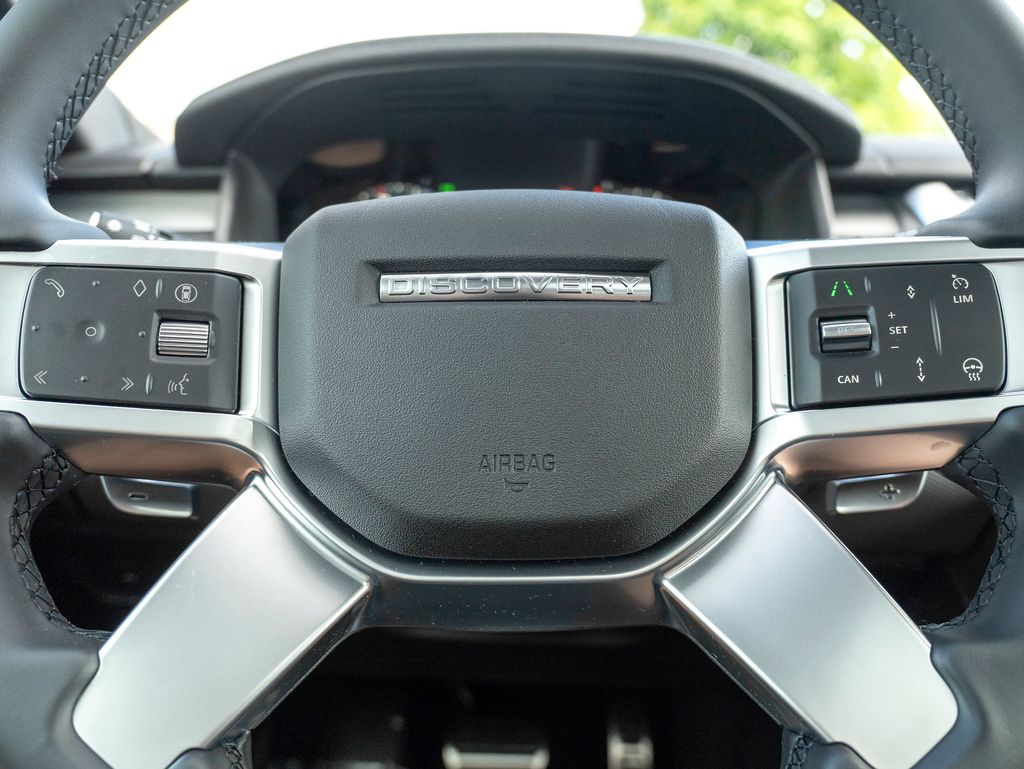2025 Land Rover Discovery SE photo 14