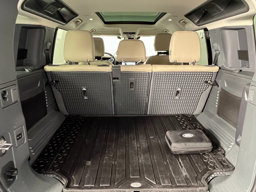 2024 Land Rover Defender 110 S photo 14