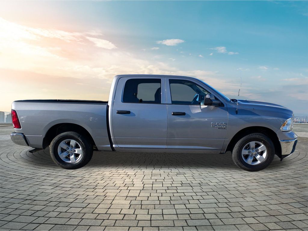 2023 Ram 1500 Classic SLT photo 4