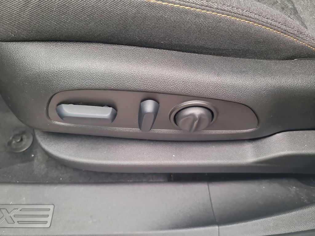 2024 Chevrolet Equinox LT photo 12