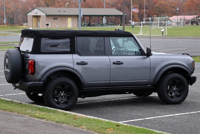 2024 Ford Bronco Black Diamond photo 4