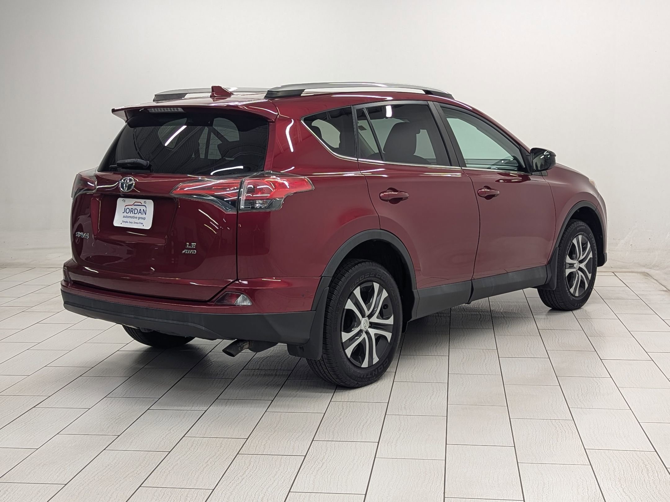 2018 Toyota RAV4 LE photo 7