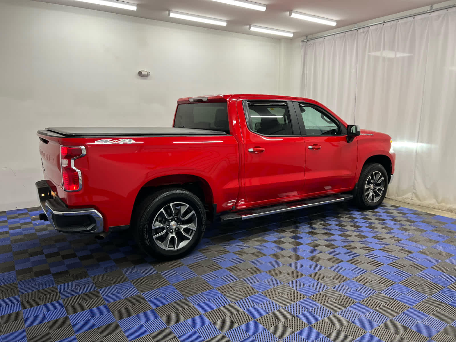 2025 Chevrolet Silverado 1500 LT photo 4