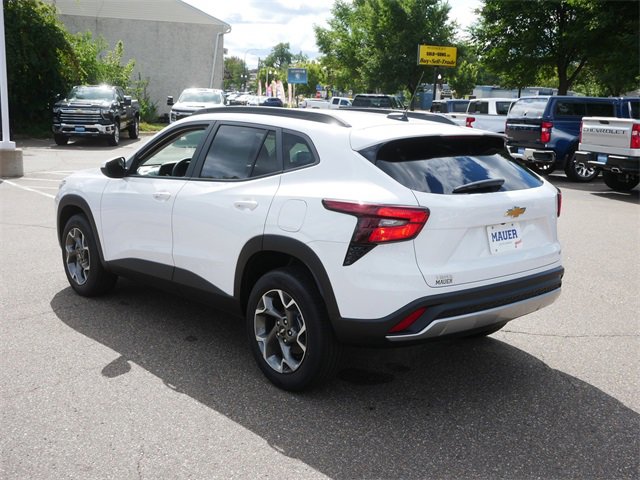 2025 Chevrolet Trax LT photo 5