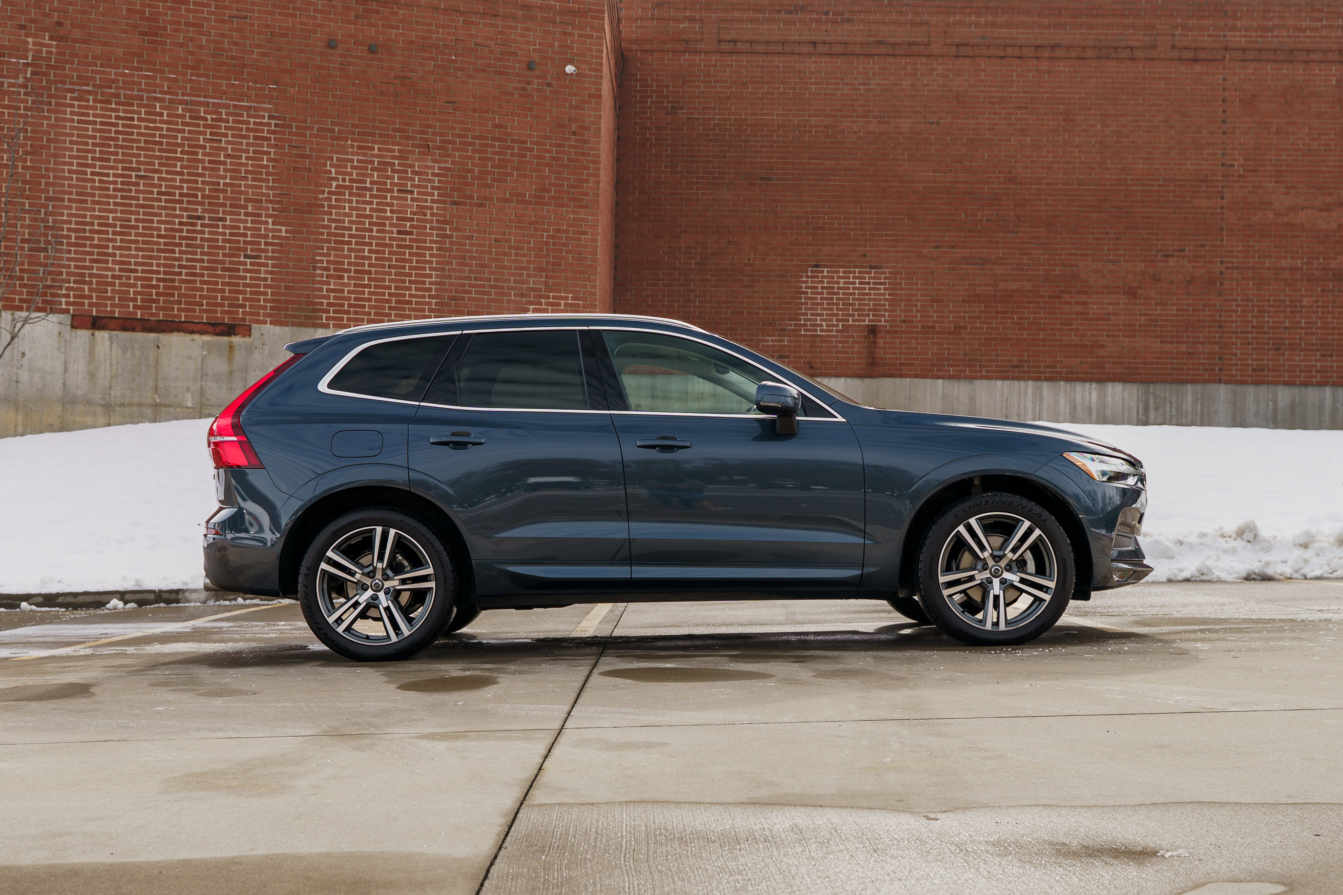 2021 Volvo XC60 Momentum photo 3