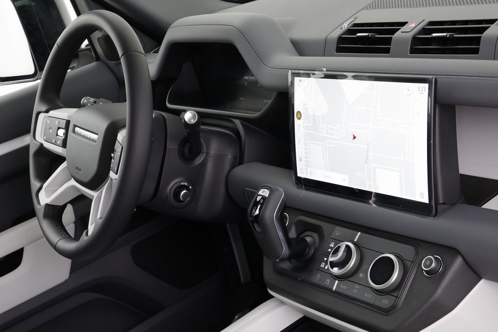 2025 Land Rover Defender 130 S photo 19