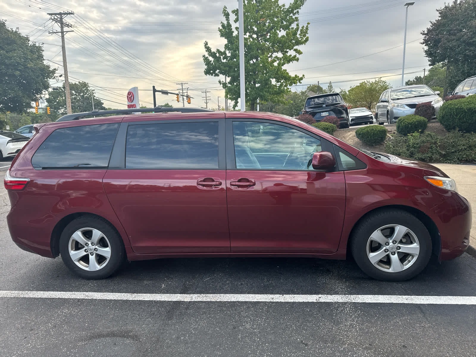 2016 Toyota Sienna LE photo 2