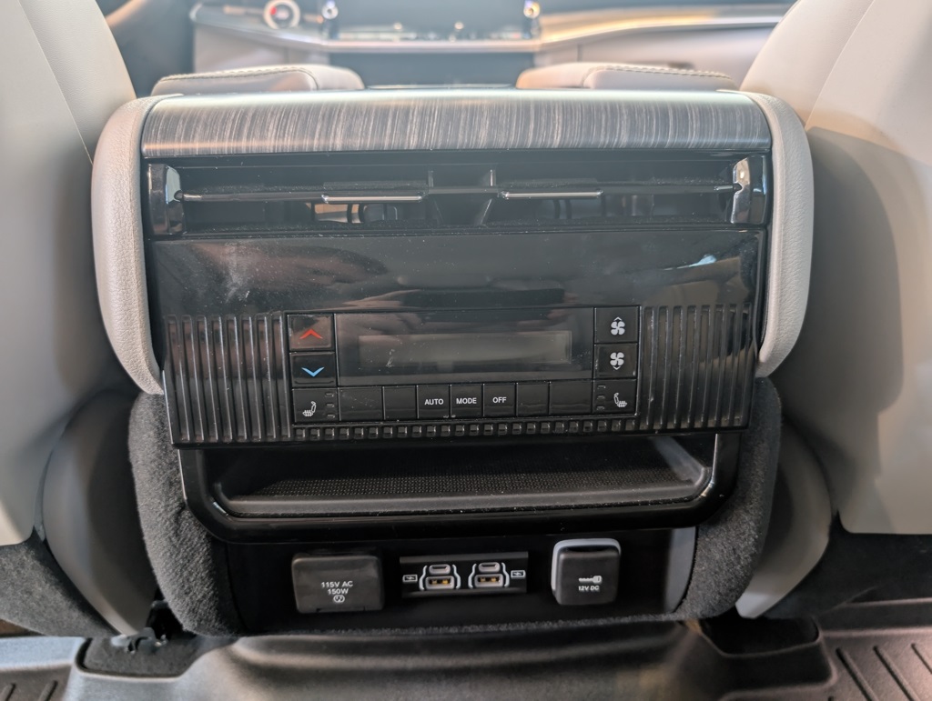 2023 Jeep Wagoneer Series III Limited photo 19
