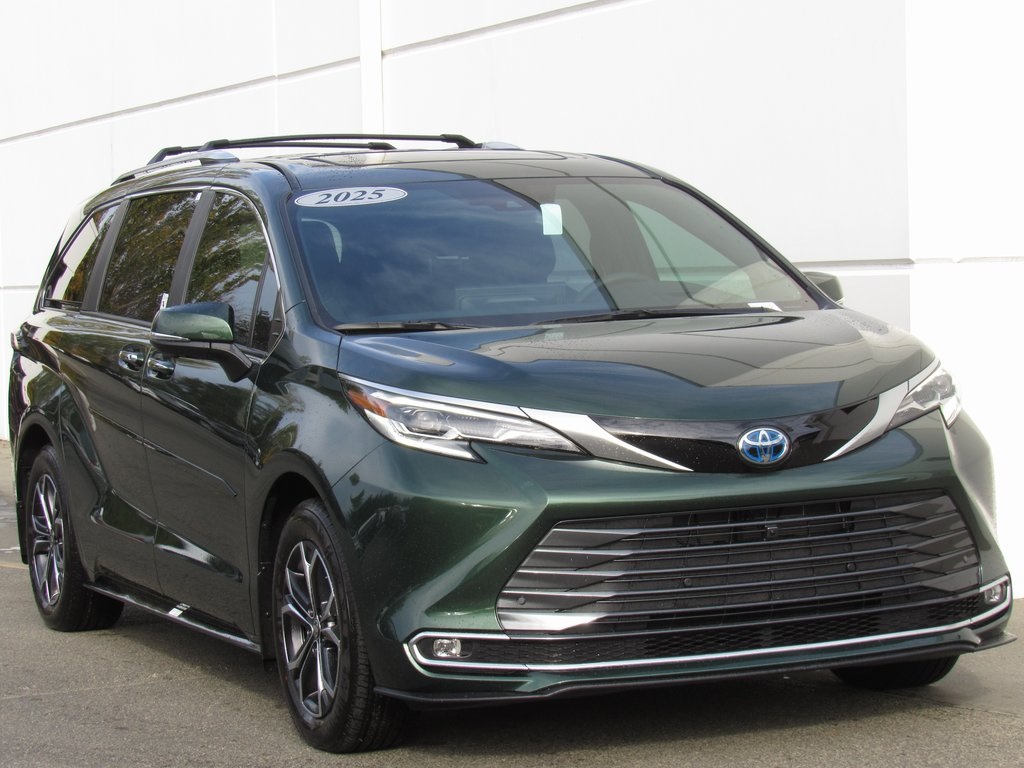 2025 Toyota Sienna Platinum photo 2