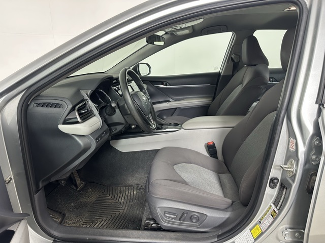 2020 Toyota Camry LE photo 2