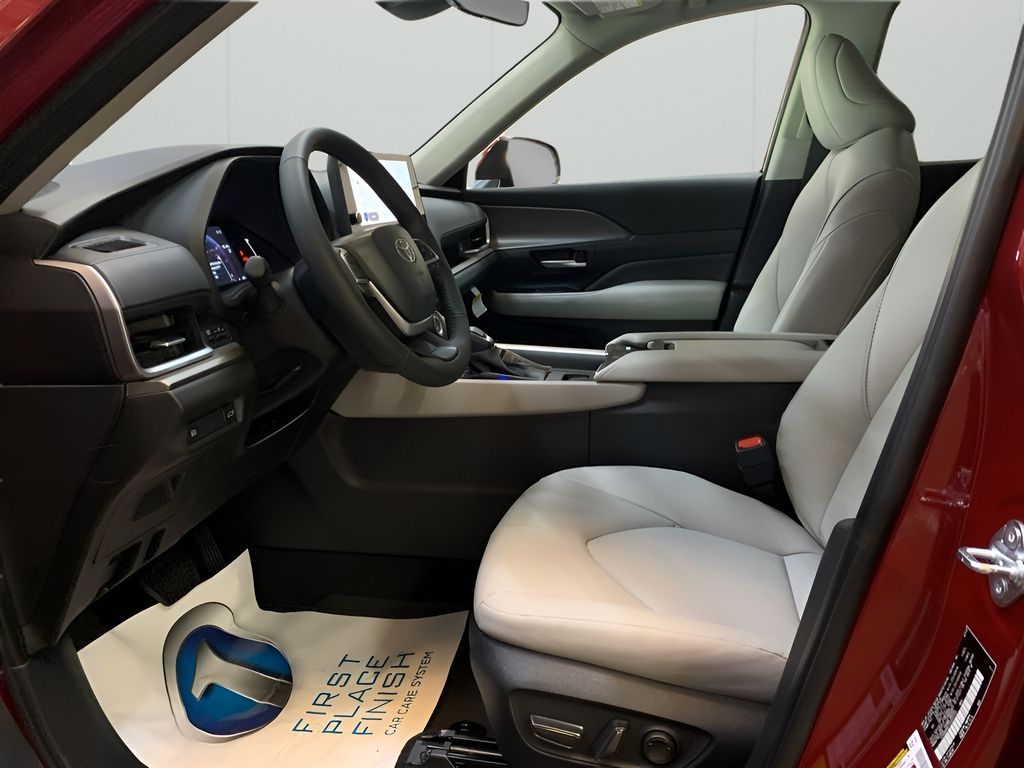 2025 Toyota Grand Highlander XLE photo 6