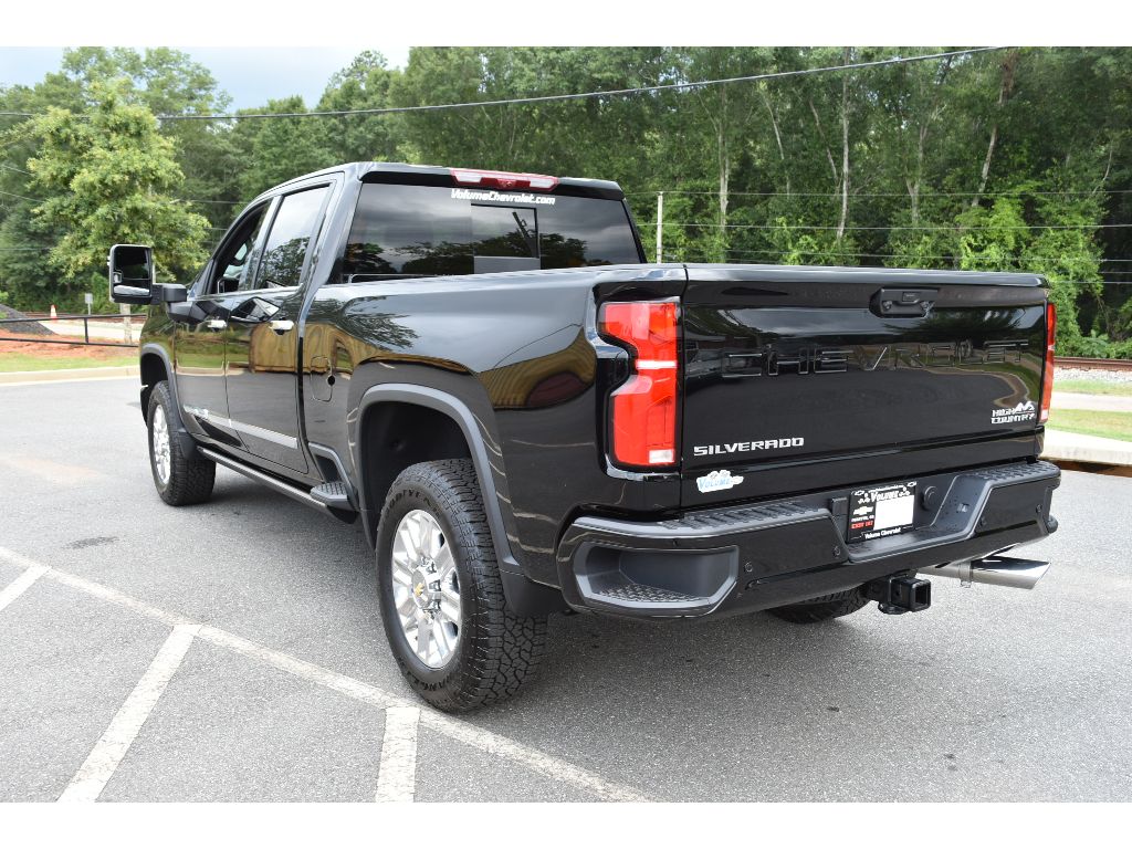 2025 Chevrolet Silverado 2500HD High Country photo 3