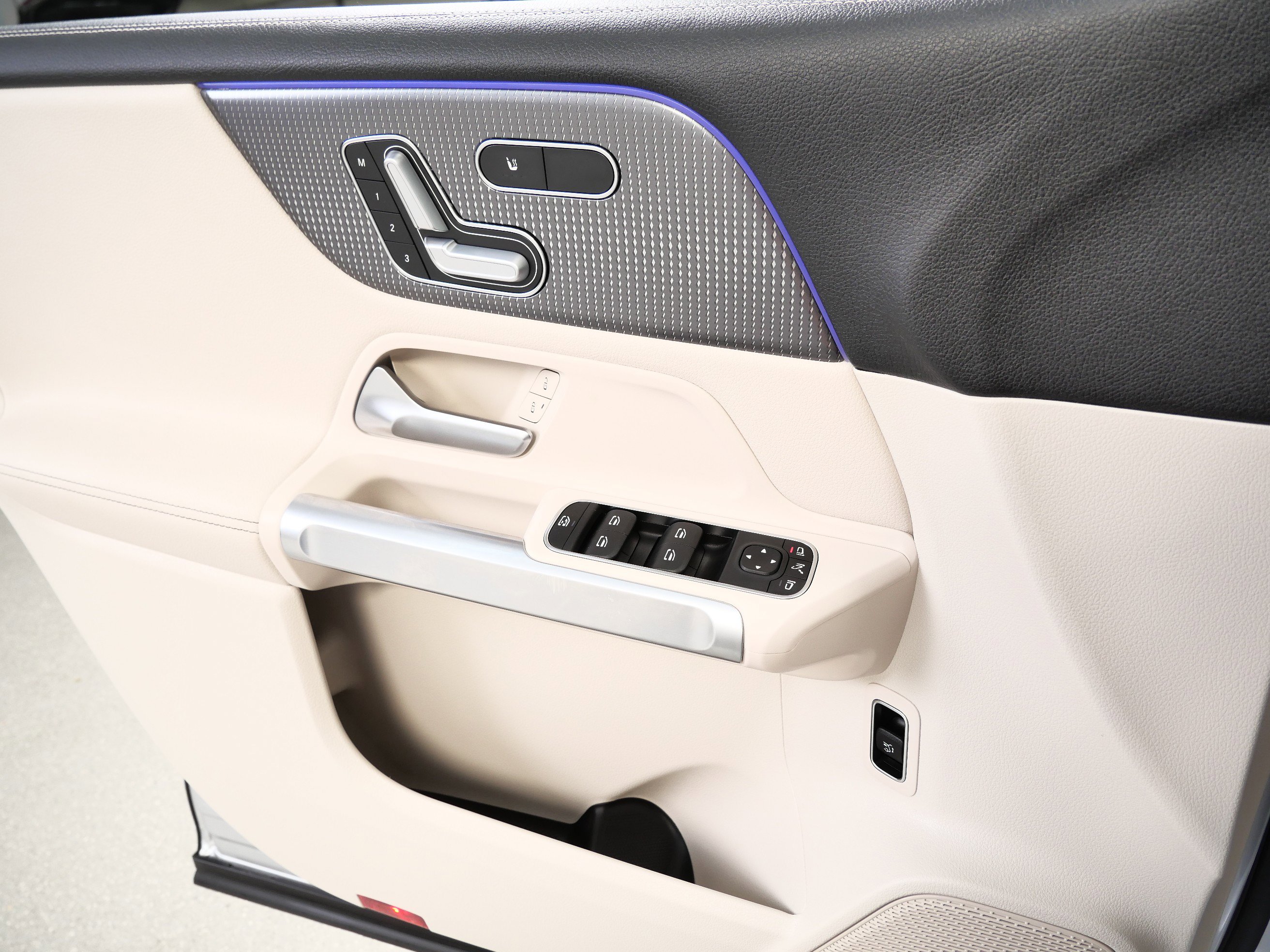 2023 Mercedes Benz EQB 300 4MATIC photo 28
