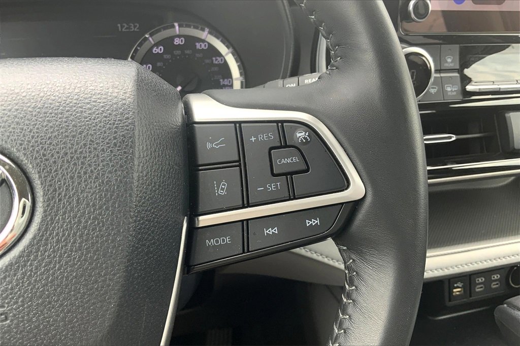 2024 Toyota Highlander LE photo 16