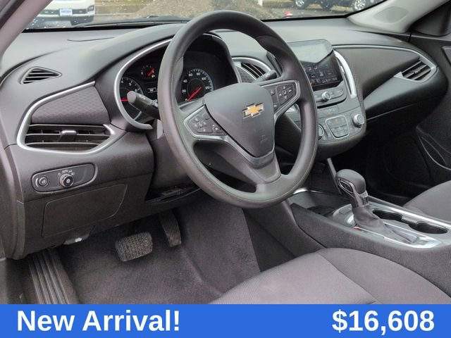 2023 Chevrolet Malibu 1LT photo 2