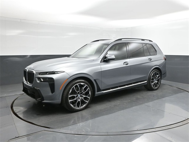 2023 BMW X7 40i's photo