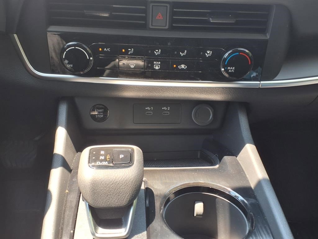 2025 Nissan Rogue S AWD photo 17