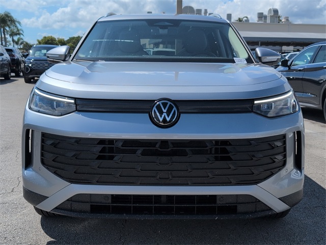 2025 Volkswagen Tiguan SE photo 2