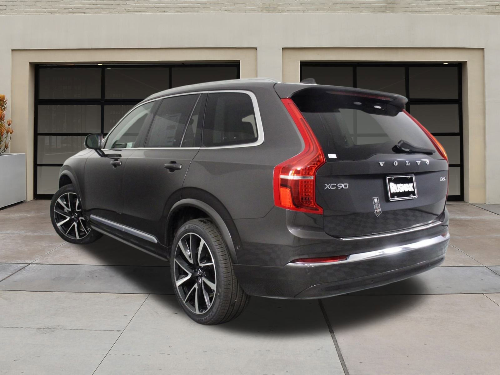 2025 Volvo XC90 Plus photo 2
