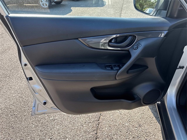2019 Nissan Rogue S photo 20