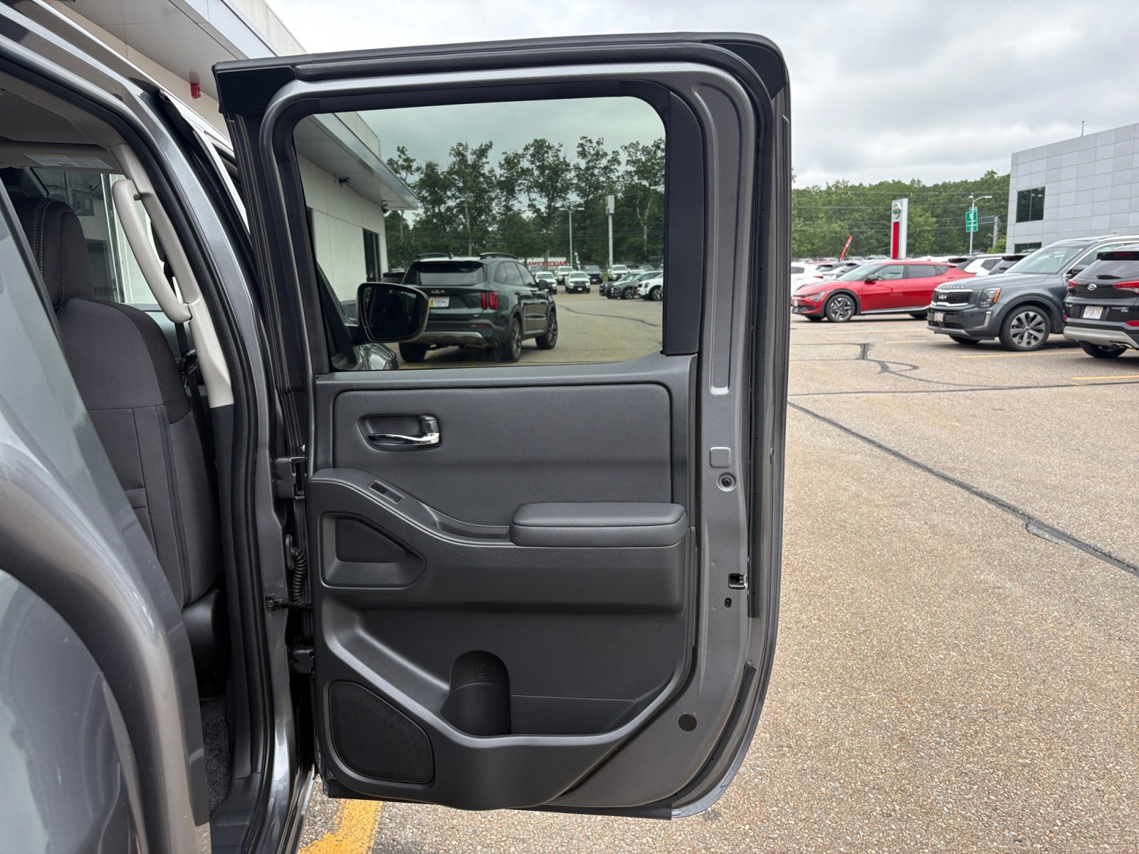2024 Nissan Frontier SV photo 34