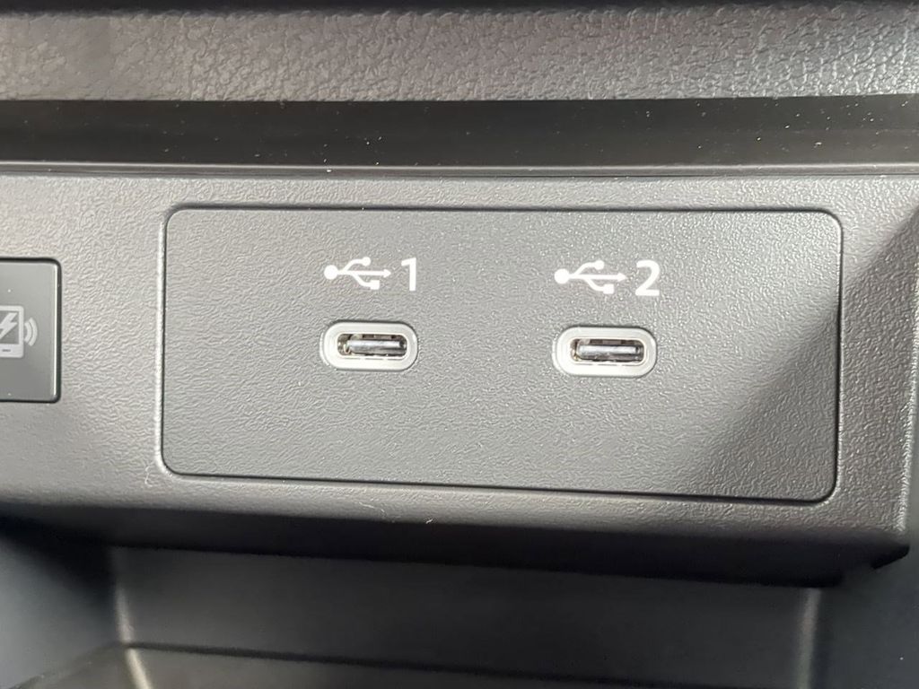 2025 Nissan Kicks SV photo 19