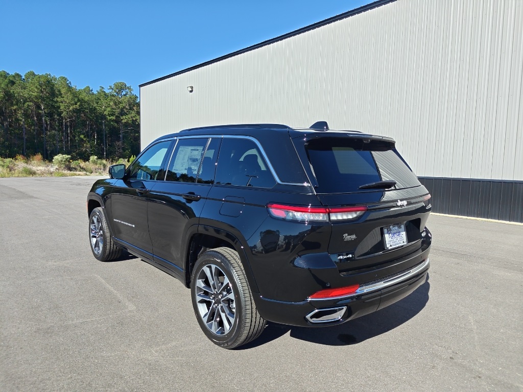 2025 Jeep Grand Cherokee Overland photo 3