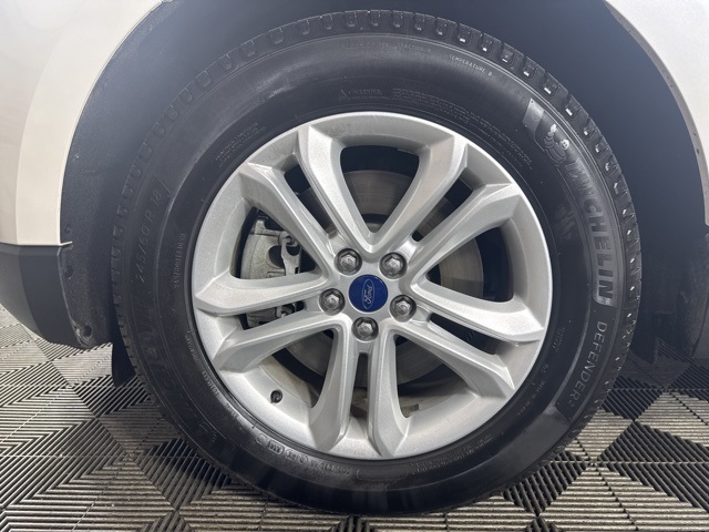2019 Ford Edge SEL photo 10