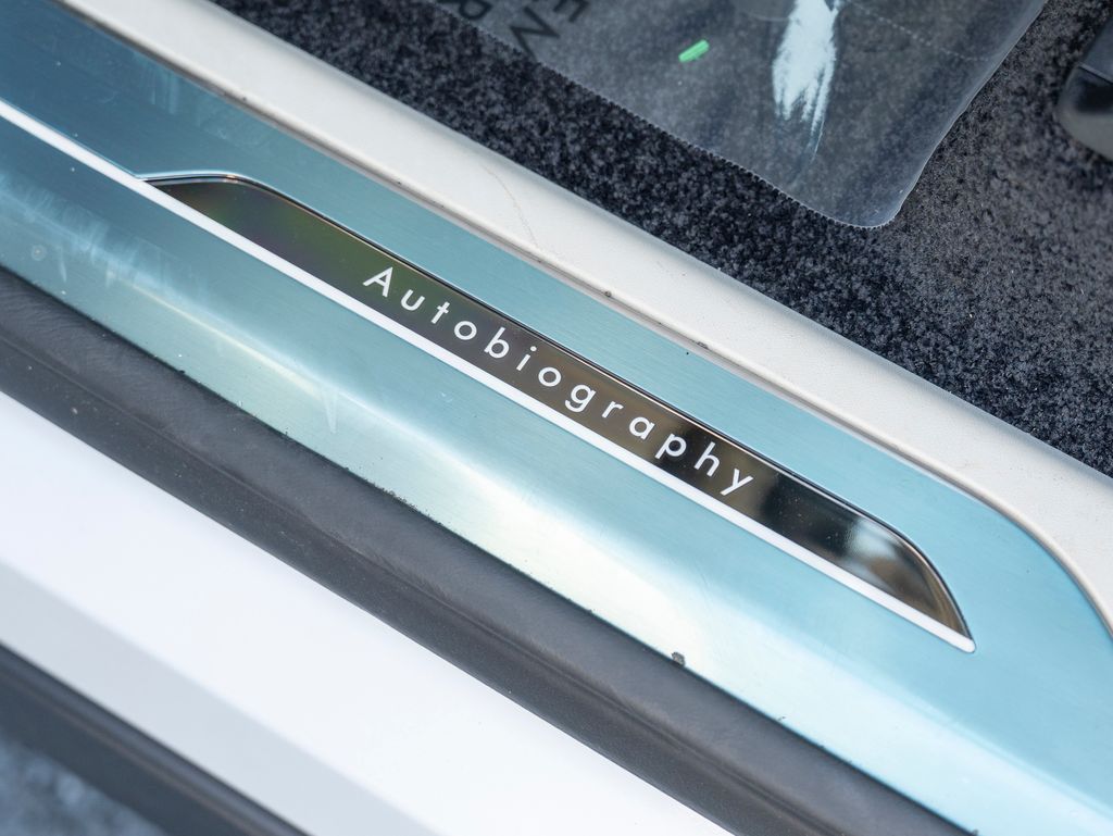 2025 Land Rover Range Rover Autobiography photo 15