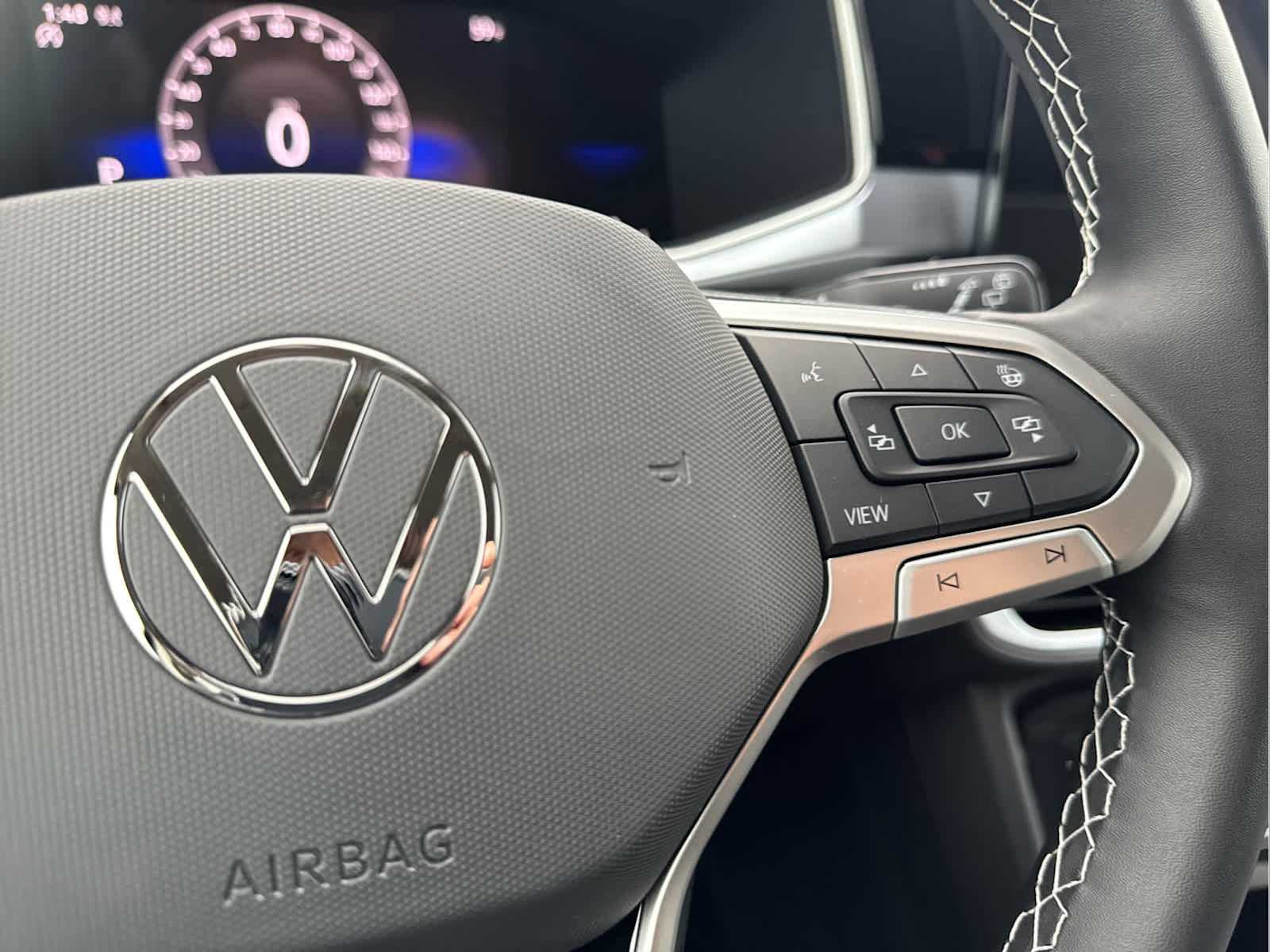 2025 Volkswagen Taos SE photo 17