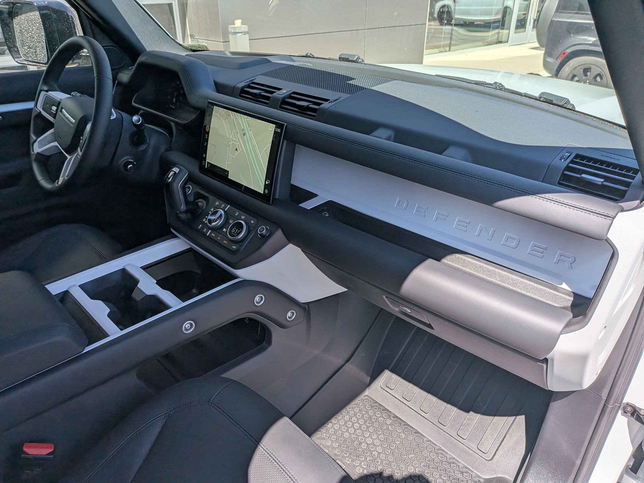 2025 Land Rover Defender 110 X-Dynamic SE photo 31