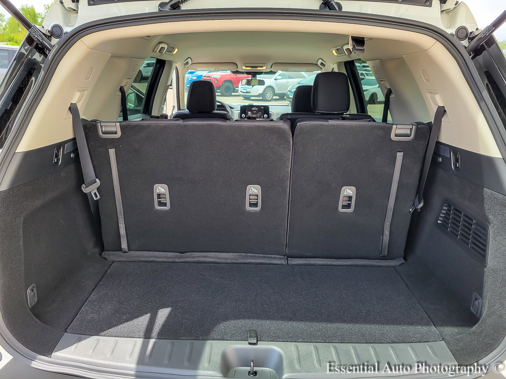 2025 Nissan Pathfinder S photo 17