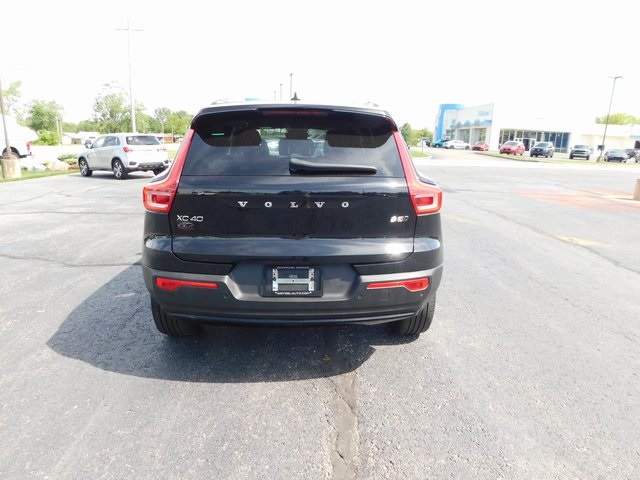 2024 Volvo XC40 Core photo 3