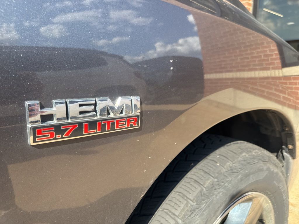 2016 Ram 1500 SLT photo 2