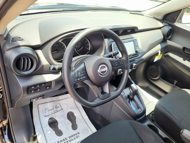 2025 Nissan Kicks Play S photo 9