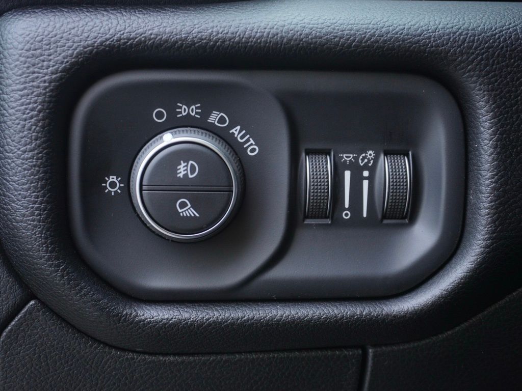 New 2026 Granite Crystal Metallic Clear-Coat Exterior Paint RAM Big Horn Night Edition image 12