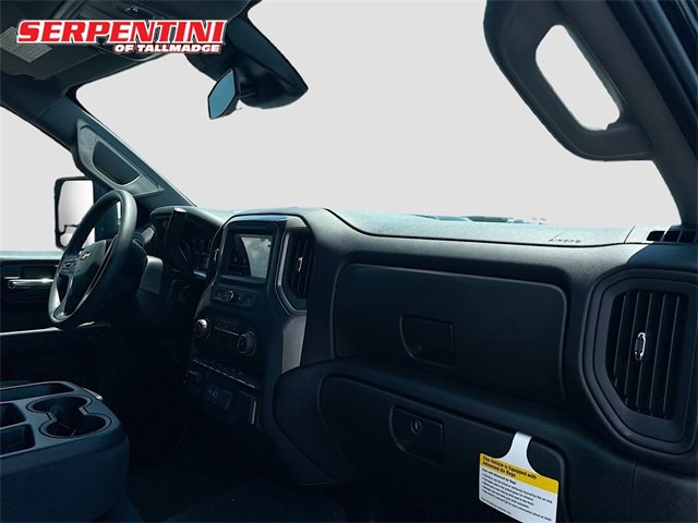 2025 Chevrolet Silverado 2500HD Custom photo 25