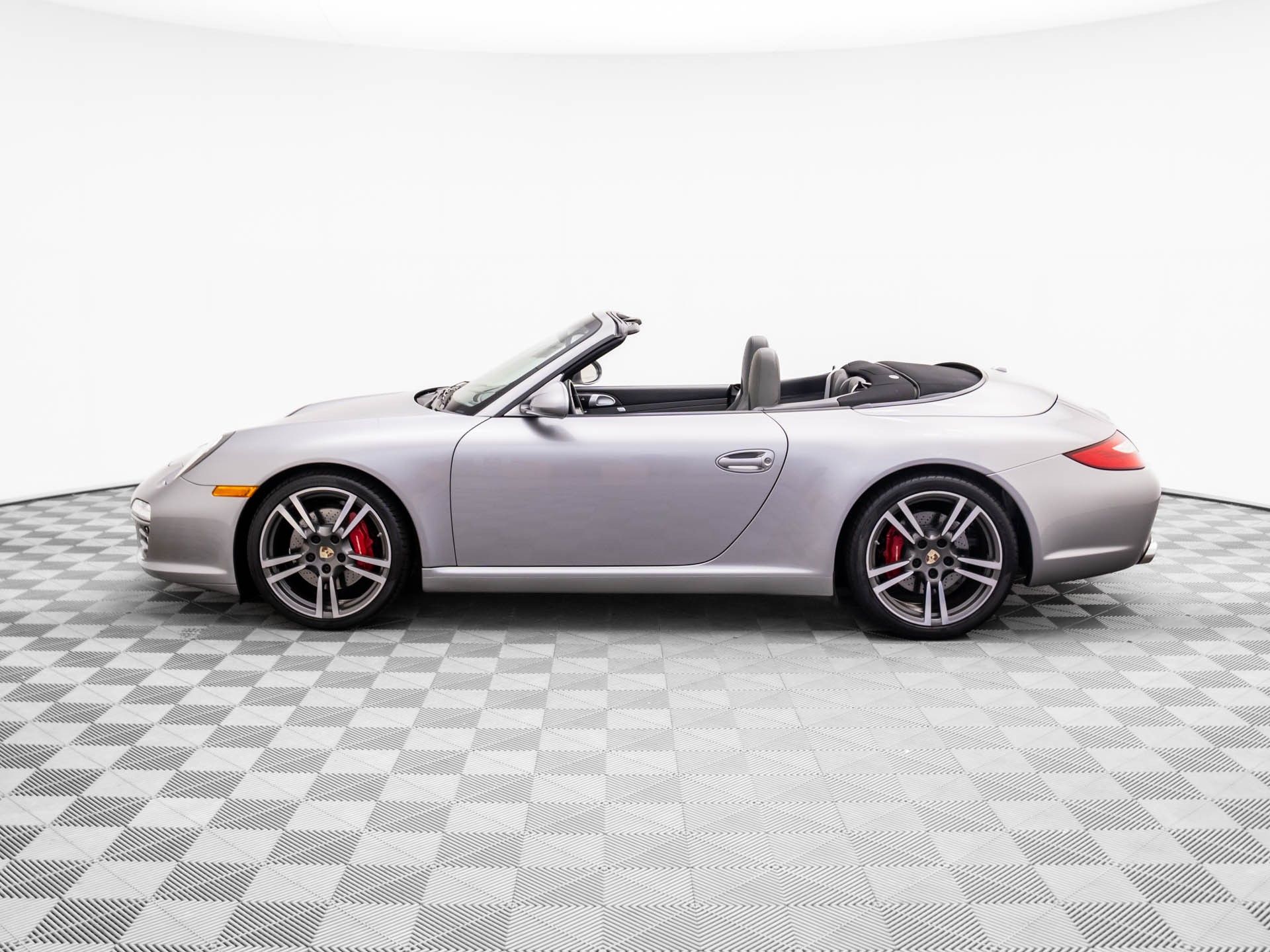 2012 Porsche 911 S Cabriolet photo 2