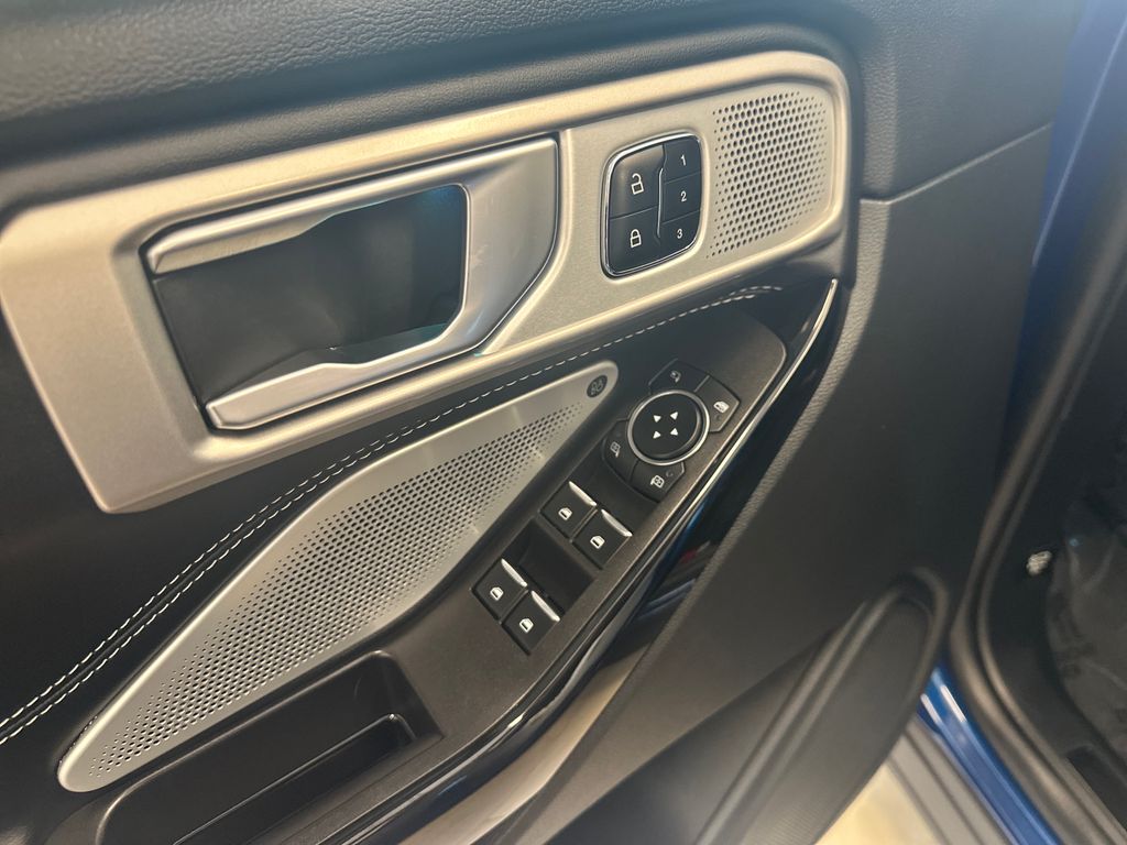 2023 Ford Explorer ST photo 14
