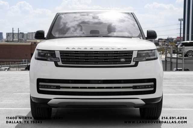 2023 Land Rover Range Rover SE photo 3