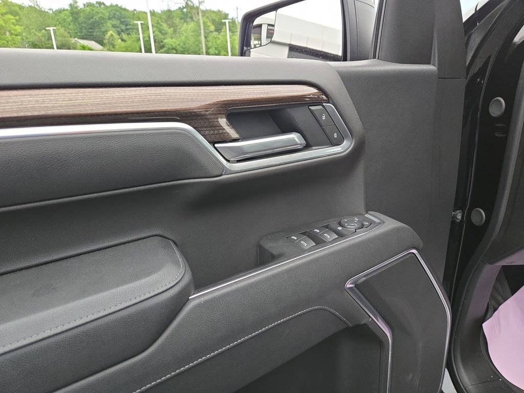 2025 Chevrolet Silverado 1500 RST photo 11
