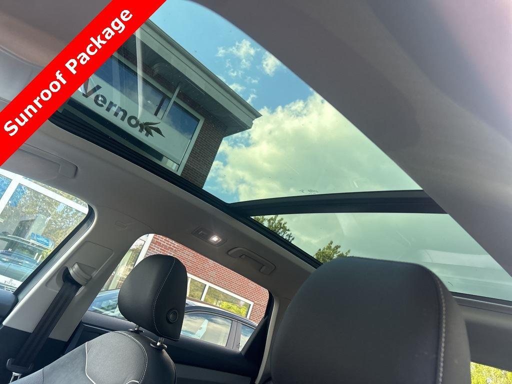 2024 Volkswagen Taos SE photo 12