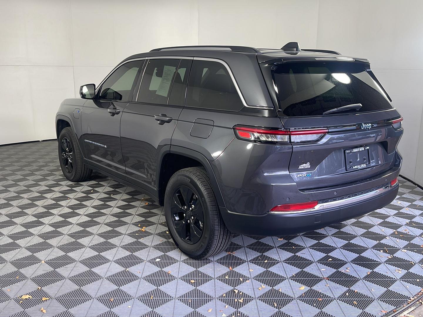 2022 Jeep Cherokee Limited 4xe photo 4