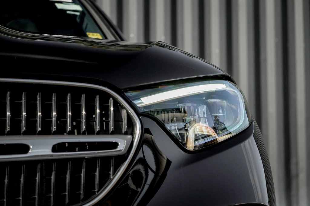 2026 Mercedes Benz GLC 300 4MATIC photo 4