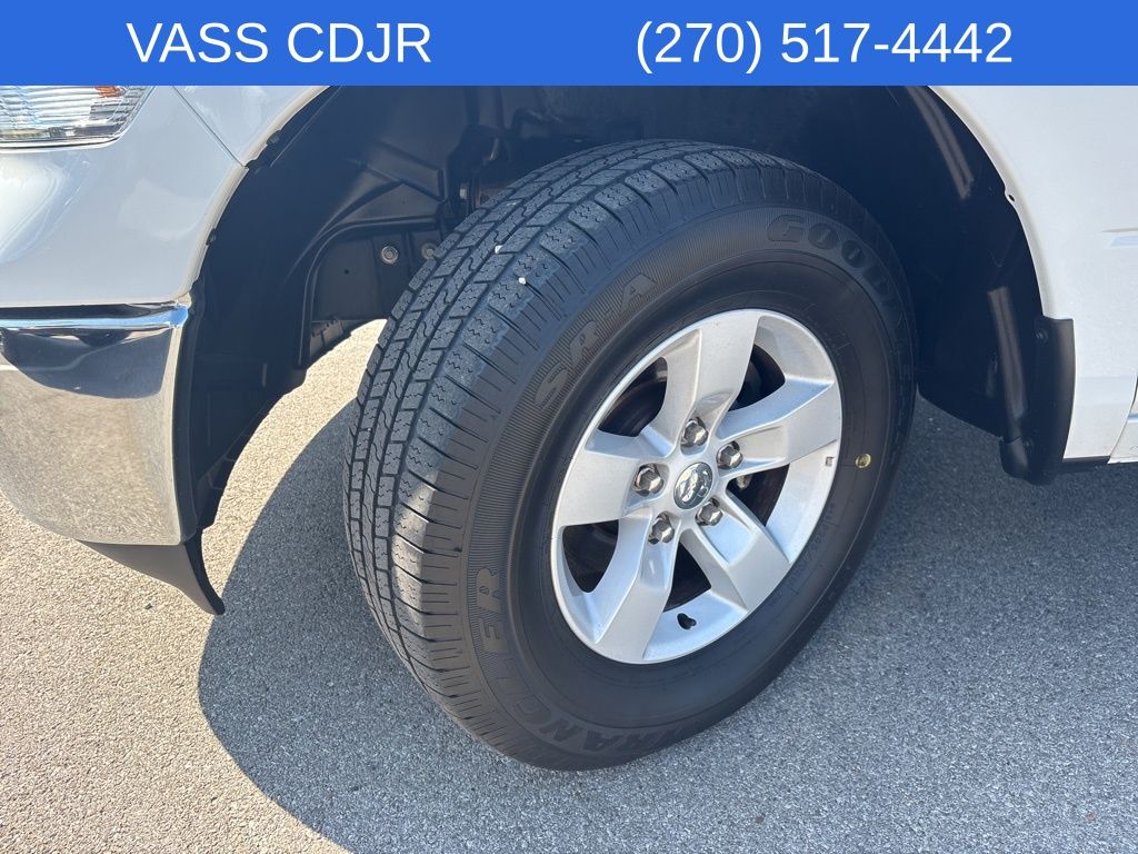 2023 Ram 1500 SLT photo 32