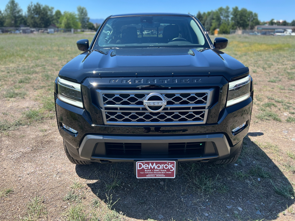 2024 Nissan Frontier SL photo 3